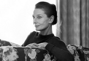 Через 10 лет критики примутся слагать восторженные оды ее таланту вообще, грации в частности и удивительным,