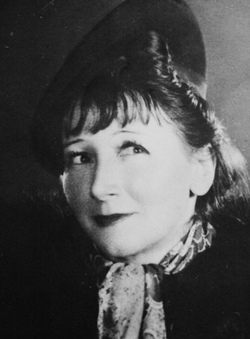 Эта актриса занимает в отечественном искусстве особую нишу. Смешная, ироничная, язвительная и безумно талантливая.