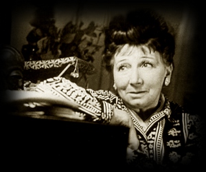 Эта актриса занимает в отечественном искусстве особую нишу. Смешная, ироничная, язвительная и безумно талантливая.