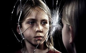 Безусловная любовь детей к родителям – это миф, за который многие заплатили высокую цену, и, тем не менее, он продолжает жить.
