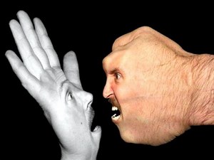 Вежливым быть не обязательно – такое впечатление складывается в наши дни довольно часто.