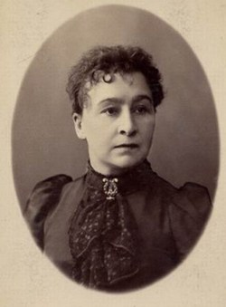 Едва на сцену вышла шестнадцатилетняя Мария Ермолова, и зазвучал ее глубокий, мощный голос, по воспоминанию современника, «идущий из груди и отдающийся в сердце», зал разразился аплодисментами.