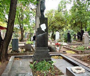 Едва на сцену вышла шестнадцатилетняя Мария Ермолова, и зазвучал ее глубокий, мощный голос, по воспоминанию современника, «идущий из груди и отдающийся в сердце», зал разразился аплодисментами.
