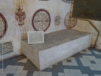 В 1682 году самодержец умер, и в стране наступил династический кризис.