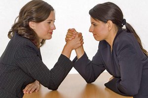 Все очень просто: либо работа, либо дружба.