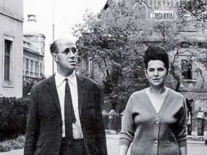Режиссер Большого театра Б.А. Покровский пишет: «Слияние таланта с любимым трудом делало карьеру Вишневской в театре искрометной и естественной.