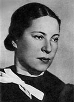 Герои ее наивных стихов уже давно перешагнули порог детской. Но ее творчество оказалось