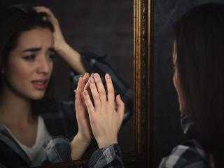 Почему нельзя плакать, глядя в зеркало?