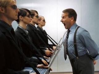 Когда начальник мешает карьере...