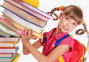 Помогайте ребенку привыкнуть к школьной жизни, и для него это будет интересной игрой, своеобразным переходом в новый мир