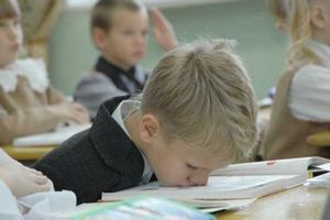Помогайте ребенку привыкнуть к школьной жизни, и для него это будет интересной игрой, своеобразным переходом в новый мир