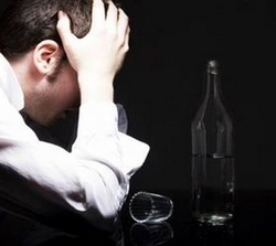 Трудный выбор между семьей и пьянством мужчины часто делают в пользу бутылки