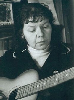 Никуда и ни к чему не призывала. Кроме доброты, но так робко и мягко, словно молитва.