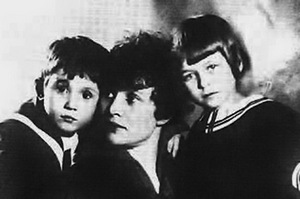 Жизнь Зинаиды Райх исполнена трагической силы, ни в чем не уступающей ее искусству актрисы.