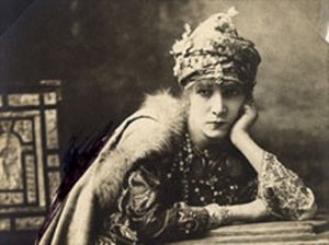 Моя слава приводила в ярость моих врагов и досаждала моим друзьям (Сара Бернар)